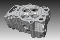 Die Darstellung zeigt das Hybrid-CAD-Modell eines Zylinderkopfs. Die Gussflächen werden als Freiformflächen und die bearbeiteten Flächen als Konstruktionsflächen dargestellt.